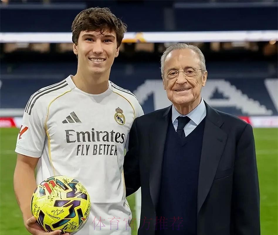 7万人鼓掌!皇马21岁小将封神战:完美戴帽 佛爷亲自祝贺 7万人鼓掌!皇马21岁小将封神战:完美戴帽 佛爷亲自祝贺